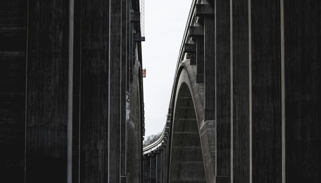Tranebergsbron förbinder stadsdelarna Kungsholmen och Traneberg i Bromma. Foto: Marten Bjork/Unsplash