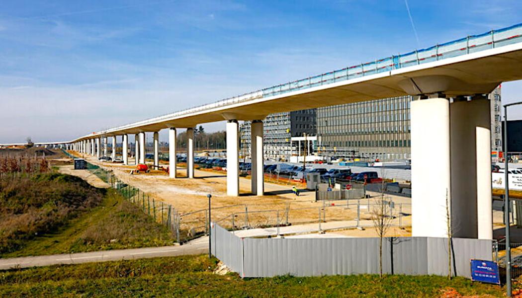 Testkörningar av metrotåg på den 6,7 kilometer långa viadukten på Saclayplatån har inletts. Foto: SIPA.