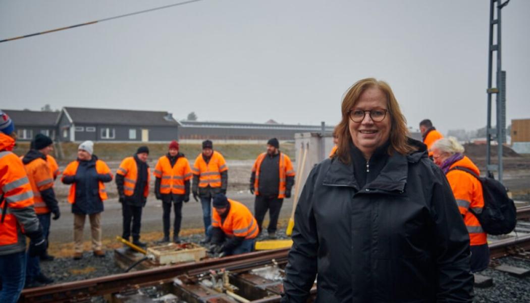Monica Vinblad är utbildningsledare vid Nässjöakademin och erfaren lokförare med många år i tjänsten: ”Det är naturligtvis väldigt roligt att vi i Nässjö får vara delaktiga branschens fortbildning.” Foto: Amelie Bergman