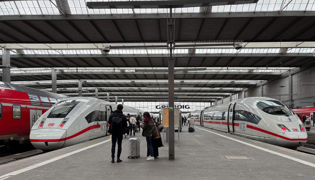 Två ICE-tåg på stationen i München. Foto: Wikipedia Common. Kredit: Håkan Dahlström - 
