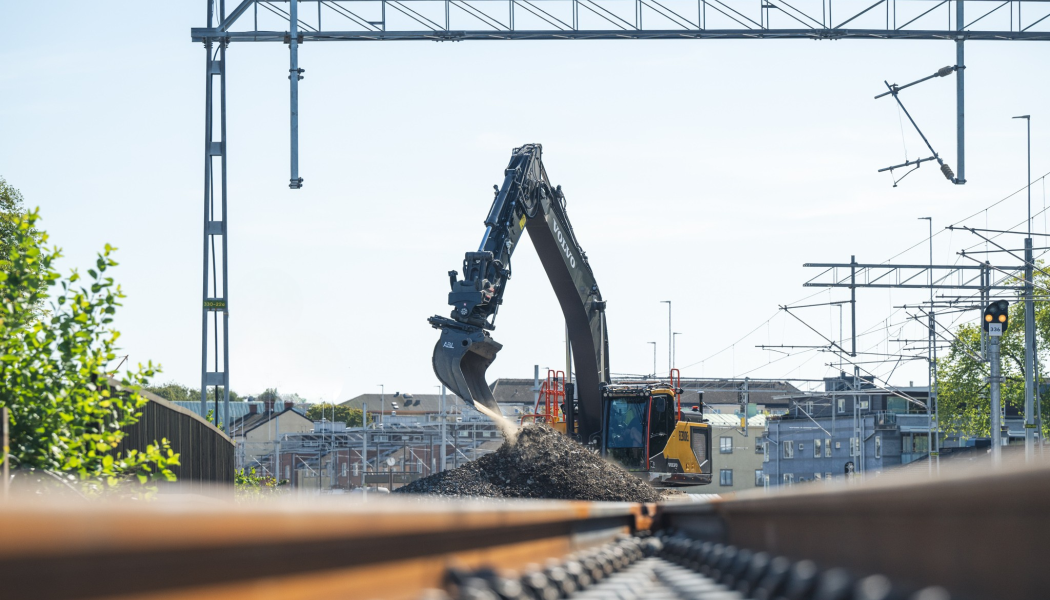 Uppdraget gäller entreprenaderna Trelleborgsbanan, Lommabanan, etapp 2 samt nyligen också entreprenaden Oxie där hållplatsen ska byggas om till en enspårsdriftplats som bland annat möjliggör för tågen att vända där.Foto: In frakraft