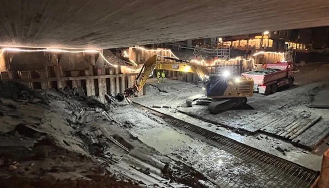 Nattarbete vid de planskilda korsningar, S:t Persgatan och S:t Olofsgatan i Uppsala. Bild från december. Foto: Trafikverket