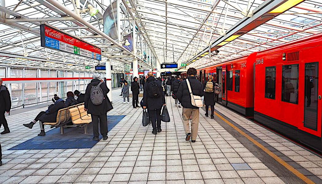 Metrotrafiken åter igång efter stort bro- och stationsarbete i Helsingfors