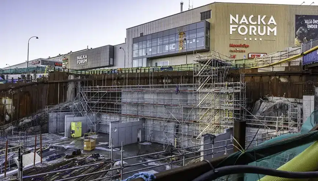 Nya tunnelbanan vid Nacka forum växer fram. Foto: Layher