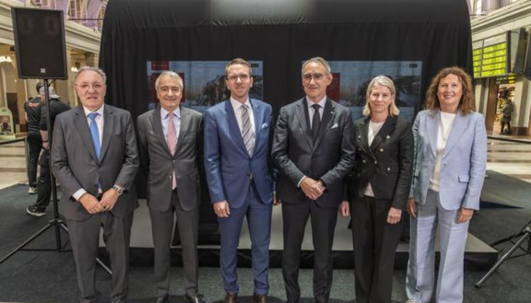 Pressträff och kontraktsignering av Sveriges nya nattåg med Jose Antonio Jainaga Gomez, president Talgo, Luis Manuel Cuesta Civís , Spaniens ambassadör i Sverige, Andreas Carlson, bostads- infrastrukturminister, Roberto Maiorana, generaldirektör Trafikverket, Cathrine Sandegren kommunikationsdirektör Trafikverket, Biljana Pehrsson, vd Jernhusen. Foto: Andreas Gärdnert.