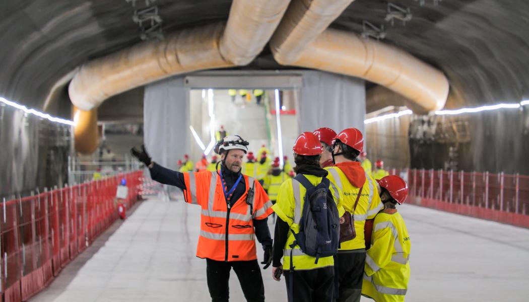Tusentals gick ner i nya stationen vid Gullmarsplan