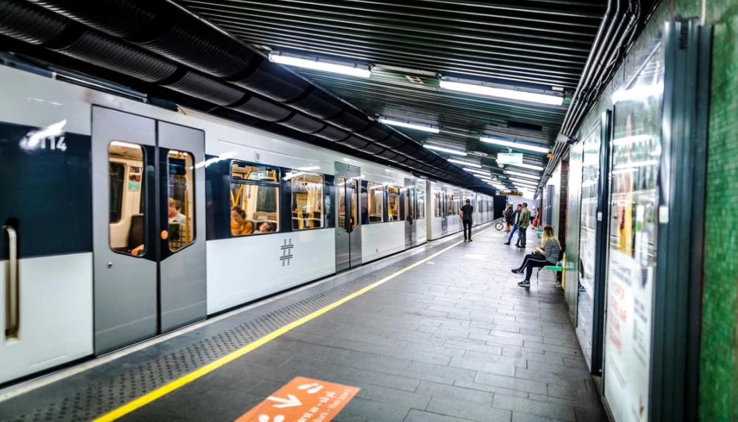 Eftersom Majorstuen är en central knutpunkt där samtliga tunnelbanelinjer möts, har arbetet planerats in i minsta detalj. För att minimera påverkan erbjuder Sporveien alternativa resvägar – bland annat genom att använda 87 nya, rymliga låggolvsspårvagnar som trafikerar sträckor mellan Majorstuen och stadskärnan. Foto: Semcom