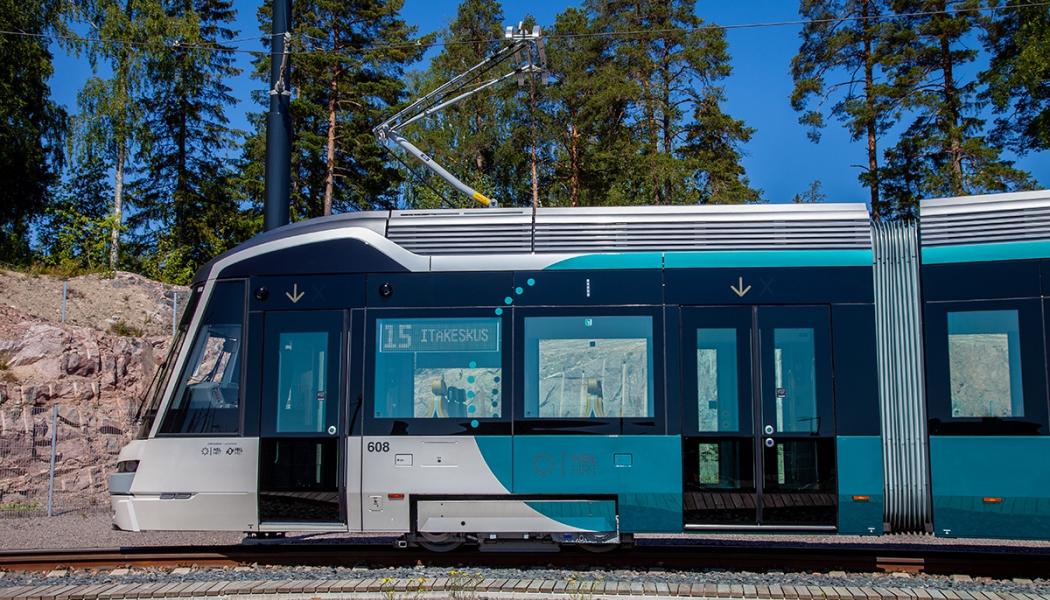 De inköpta spårvagnarna kommer att ersätta den gamla flottan från 1970- och 1980-talen samt tillhandahålla nya spårvagnar för den växande infrastrukturen. Helsingfors Stadstrafik Ab