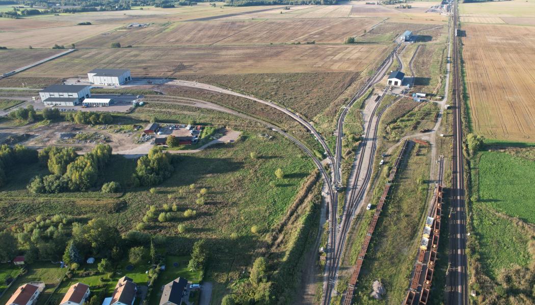 Train Alliance äger cirka 900 000 kvadratmeter mark i Hallsberg, där flera verkstäder har uppförts och hyrs ut till kunder genom långfristiga avtal. Foto: Train Alliance