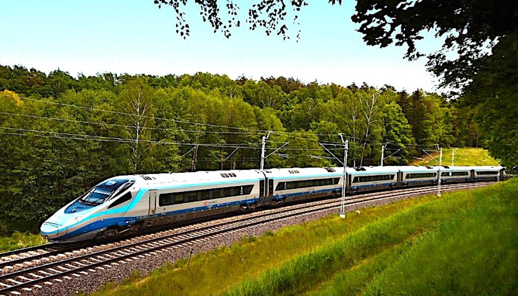 Polska järnvägsbolaget PKP Intercity meddelar stora förändringar i hösttidtabellen och lanserar nya förbindelser samt rekordkorta restider mellan större städer i Polen. Från och med den 1 september kan resenärerna räkna med snabbare och mer bekväma resor, tack vare mångåriga investeringar i modernisering av järnvägsinfrastrukturen och inköp av moderna tåg. Dessutom startar 7 dagliga tåg mellan Berlin och Warszawa från december 2025. Foto: PKP