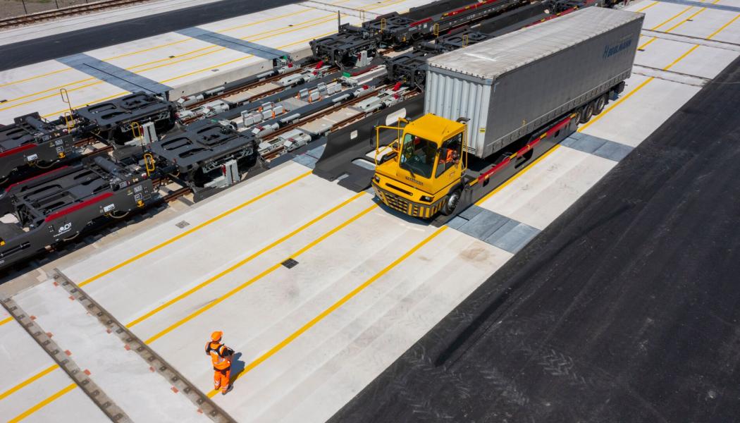 Företagets expansion innefattar planer på att bygga upp till 18 terminaler i Europa under de kommande tio åren, vilket bidrar till en signifikant minskning av kontinentens koldioxidutsläpp inom transportsektorn. Pressfoto: CargoBeamer