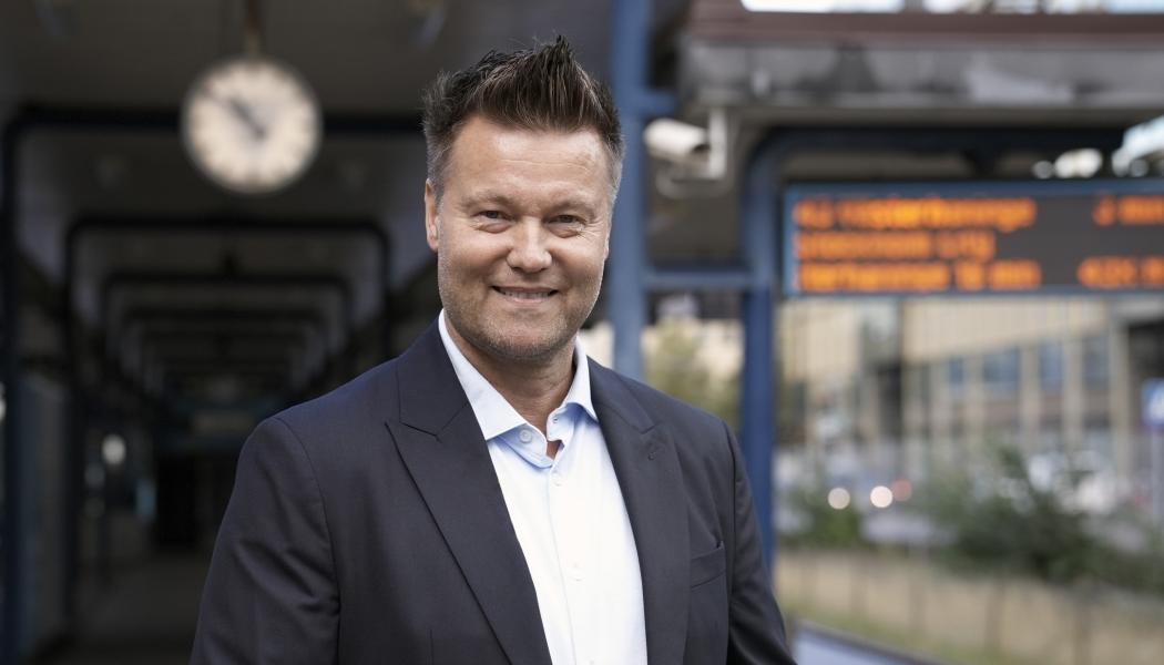 – Trenden för punktligheten är stigande hittills i år. I mars kom resenärerna på nio av tio tåg fram i tid inom fem minuter och vi jobbar för att det ska bli ännu fler. Dessutom har det aldrig någonsin tidigare gått så många persontåg under en månad – en tydlig ökning jämfört med för tio år sedan, säger Thomas Andersson, avdelningschef Trafikverket. Foto: Trafikverket