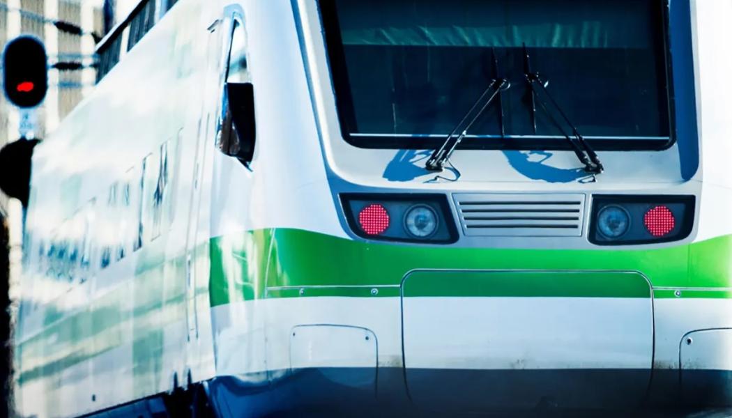 Inom lokaltrafiken förväntas dock utmaningarna med långsiktiga avtal, som tecknades före pandemin, fortsätta att påverka lönsamheten negativt. VR planerar att motverka detta genom effektivitetsåtgärder och omförhandling av avtal, men utmaningar kvarstår inom den stadsnära lokaltrafiken. Foto: VR