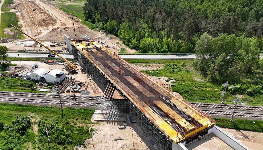 Projektet kommer också att integrera Baltikum i det utvidgade transeuropeiska transportnätverket, vilket innebär en övergång till en standardiserad järnvägsinfrastruktur i hela Europa. Egidijus Lazauskas, VD för LTG Group, betonade: 
– Rail Baltica kommer att bli ett viktigt steg mot en standardiserad järnvägsinfrastruktur i Europa. Foto: LTG
