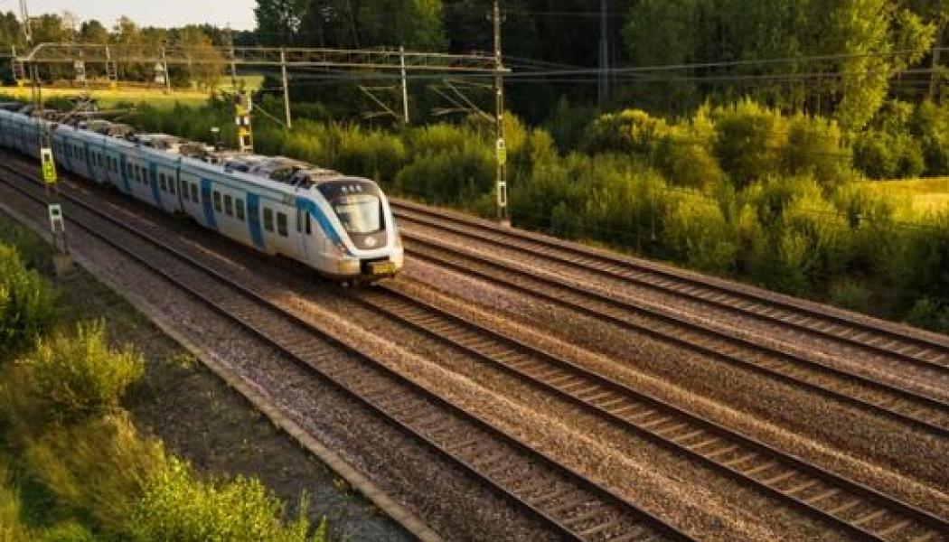 Regeringen har kommit med beskedet att planerna för byggnationen av tågsträckan mellan Borås och Göteborg ska återupptas. Foto: Trafikverket