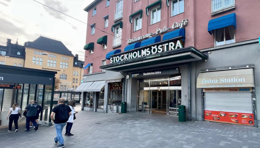 Flera personer uttryckte synpunkter och frågor kring nedläggningen av station Stockholms östra. Många ställde sig kritiska till beslutet och ett tydligt motstånd mot avvecklingen framkom i flera yttranden. Foto: Stina Wickenberg