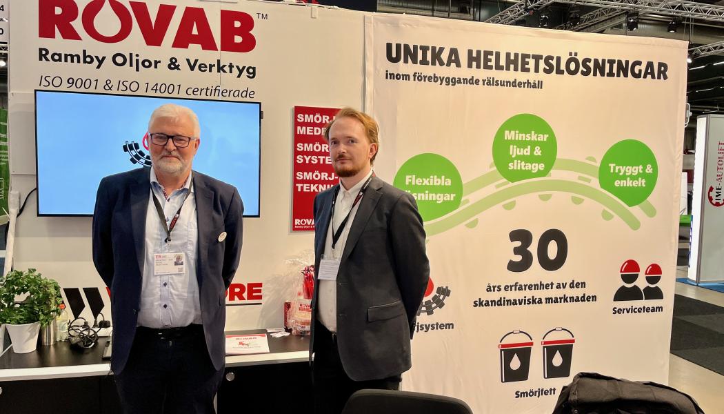 Två generationer i familjeföretaget ROVAB fanns på plats i montern under Train & Rail, här Mikael Thorsell, vd och grundare, och John Thorsell, marknadsföringsansvarig.