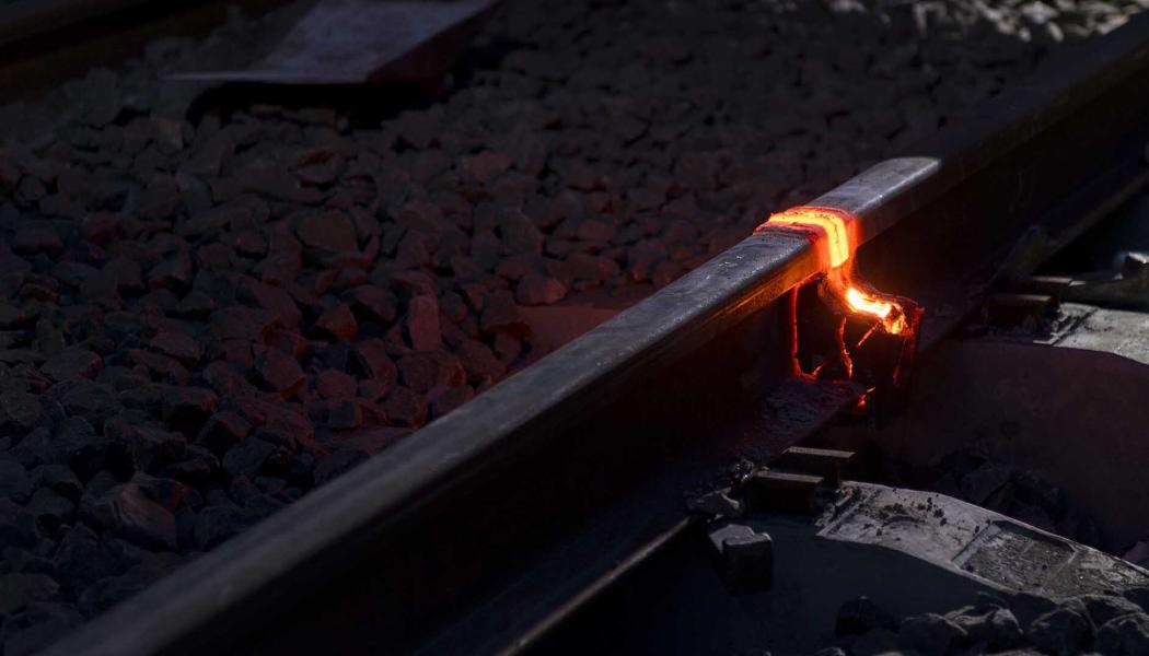 Infrakraft får Trafikverkets uppdrag att byta spår, kontaktledningar och ballast mellan Sala och Avesta Krylbo. Foto: Infrakraft