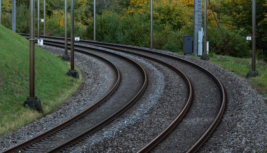 Ett stort underhållsarbete på Västra Stambanan väntar skaraborgs tågpendlare. Foto: pascal meier/unsplash
