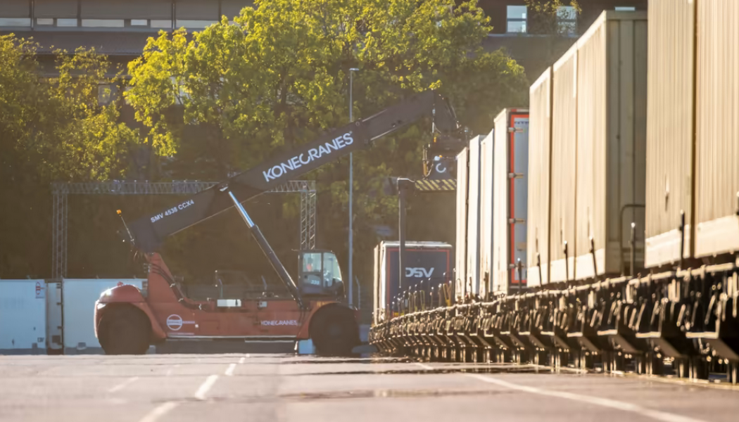 I Göteborg hanteras tågpendeln på Arken kombiterminal som ligger i direkt anslutning till hamnens roro- och containerterminaler. Bild: Göteborgs Hamn