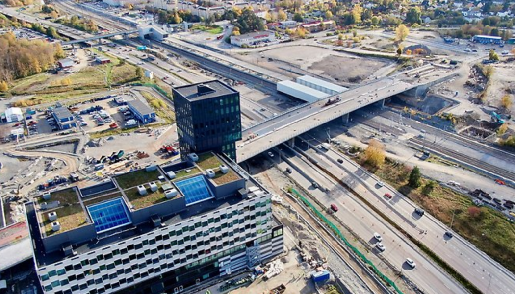 Drönarbild över Veddestabron i oktober 2021. Foto: Järfälla kommun