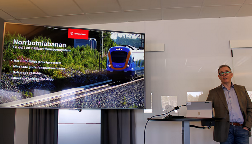 Urban Eriksson, Trafikverket, informerade och svarade på kommunstyrelsens frågor. Foto: Ann-Sofie Boman