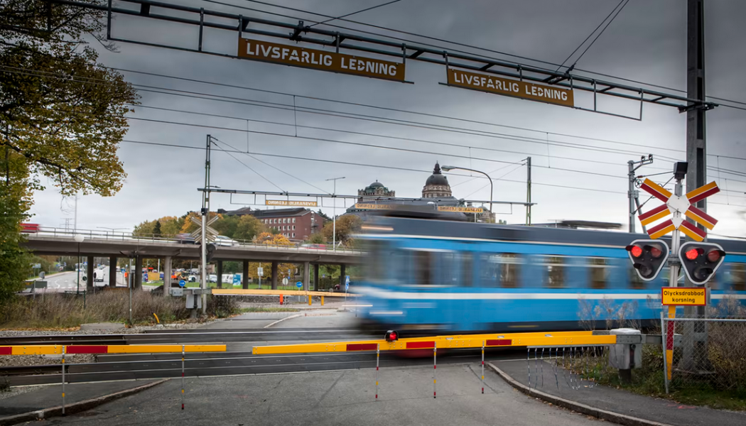 I sommar får Roslagsbanans resenärer åka buss medan SL bygger en planskild korsning. Foto: SL