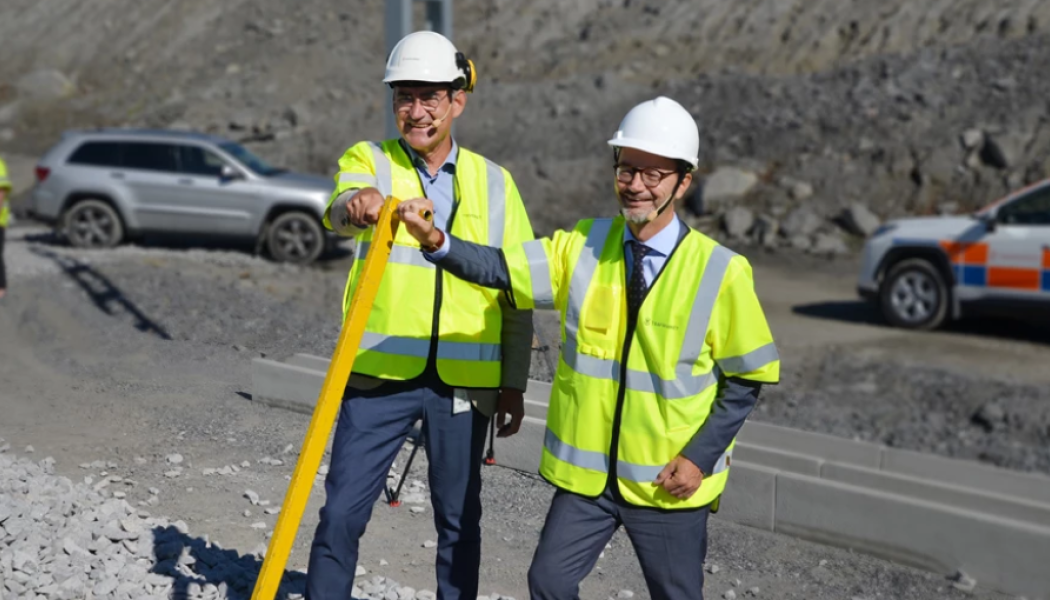 Nu är första rälsen lagd på Norrbotniabanan. Foto: Trafikverket