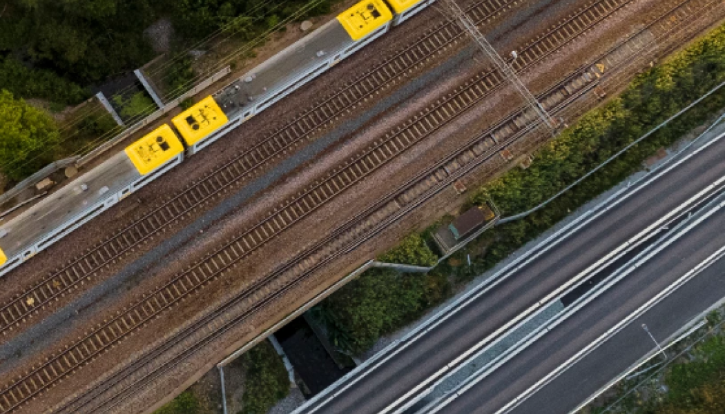 Banan är angiven som en brist i den nationella planen för transportsystemet 2018-2029 utifrån kapacitet och långa restider. Foto: Trafikverket