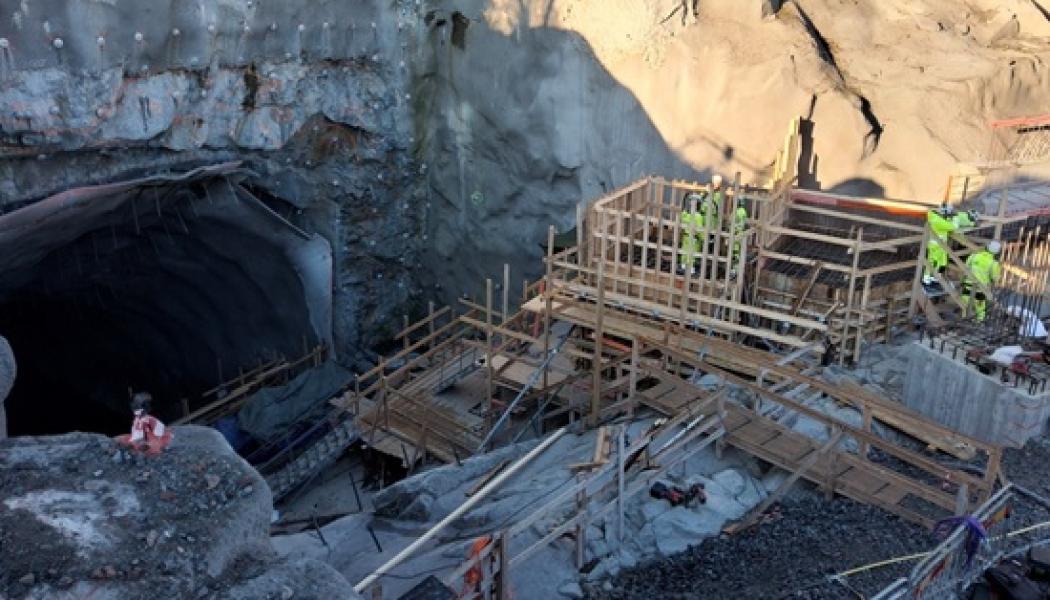 Vid Dalvägen och Hagalund pågår anläggningen av den nya stationen Arenastaden, där både underjordiska och ovanjordiska arbeten nu intensifieras. Foto: Region Stockholm