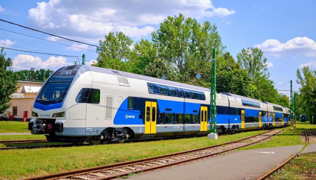 Bild av tidigare leverans av Stadlers dubbeldäckade EMU:er. Foto: Stadler