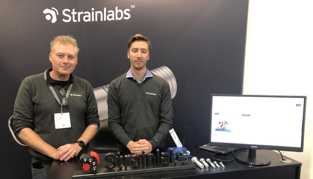 Lars Öberg, key account sales, och Johan Hanssen, elingenjör, visade Strainlabs digitala skruvar på Elmia Nordic Rail. 