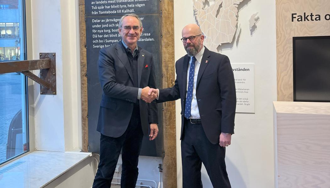 Trafikverkets generaldirektör Roberto Maiorana och kommunstyrelsens ordförande Sundbybergs stad Peter Schilling. Bild: Trafikverket