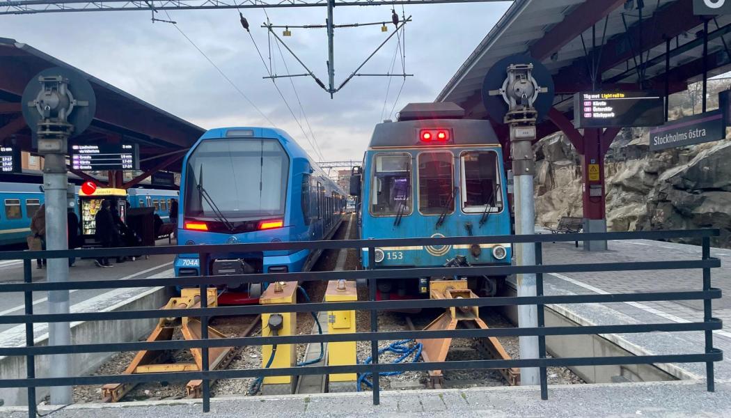 Det nya och det gamla tåget parkerade sida vid sida på Östra station i februari. Foto: Stina Wickenberg