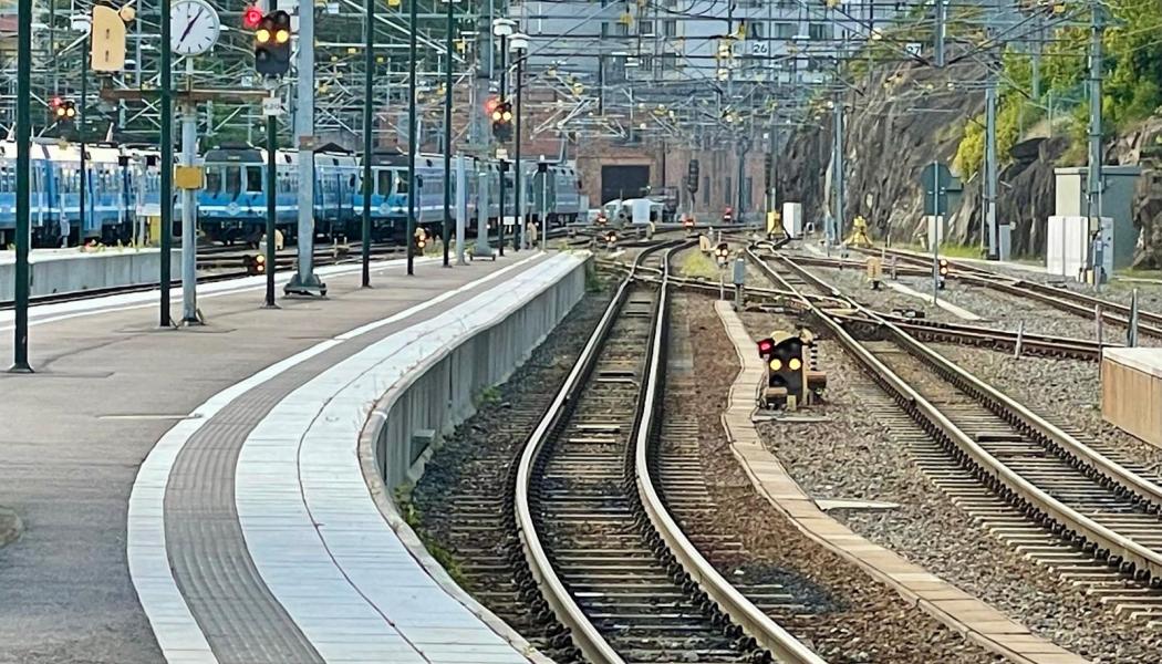 Även för lokalbanorna är spårspringet ett stort problem. Roslagsbanans tåg har en bromssträcka upp mot 600 meter. Foto: Stina Wickenberg