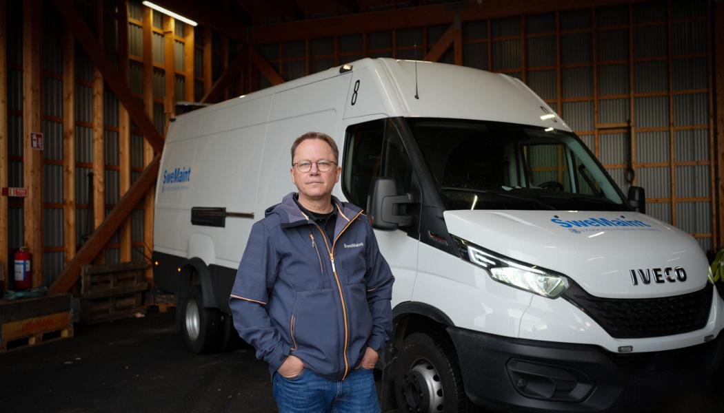 Teamet arbetar ofta direkt på bangårdar och andra svåråtkomliga platser, där snabb tillgång till rätt utrustning är avgörande för att minimera driftstopp. Foto: Swemaint