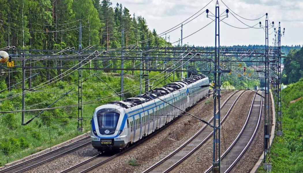 Vi behöver utbyggnad av tillförlitlig kapacitet, både för person- och godstrafik menar debattörerna på SVD Debatt. Foto: SJ