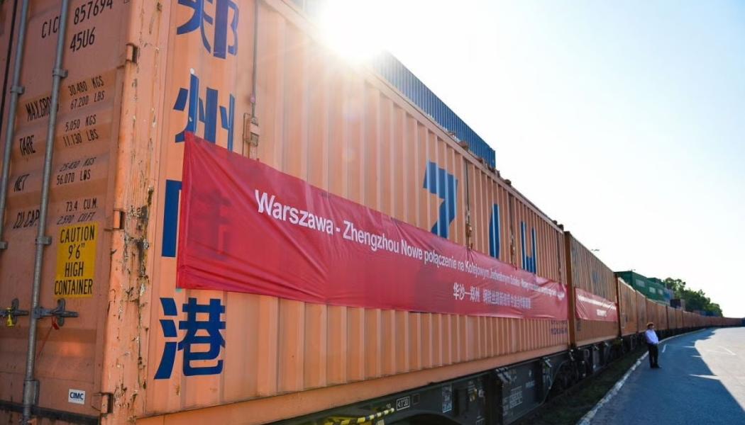Tåget till Kina startar den långa resan. Initiativet är en omvändning av det etablerade transportflödet som sedan ett decennium gått från Kina till Europa. Foto: PKP Cargo Connect
