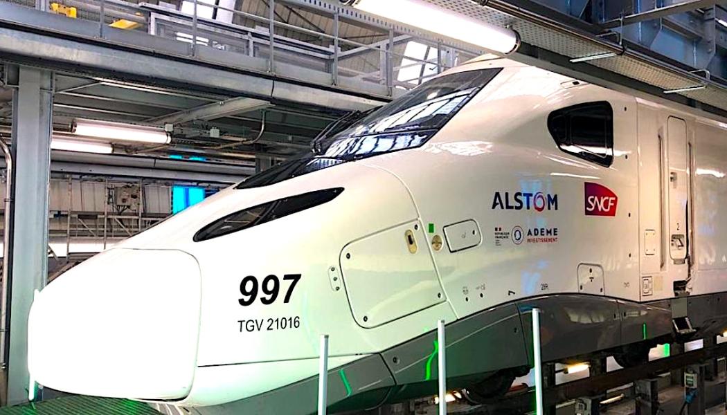 Flera tester krävs före kommersiell lansering. I december 2022 påbörjades förvalideringstester på Velim-anläggningen i Tjeckien. På denna slutna krets var målet att först godkänna tågets övergripande funktion vid hastigheter upp till 200 km/h. Foto: Alstom