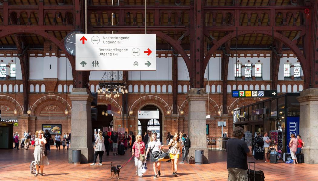 Stora hallen i Köpenhamns centrala järnvägsstation. Utbetalningarna till pendlare efter årets första kvartal fördelas efter sträcka, med stora summor tilldelade viktiga rutter såsom Köpenhamn-Odense och Köpenhamn-Roskilde. Foto: Wikipedia Common Lic. Kredit: Liberaler Humanist