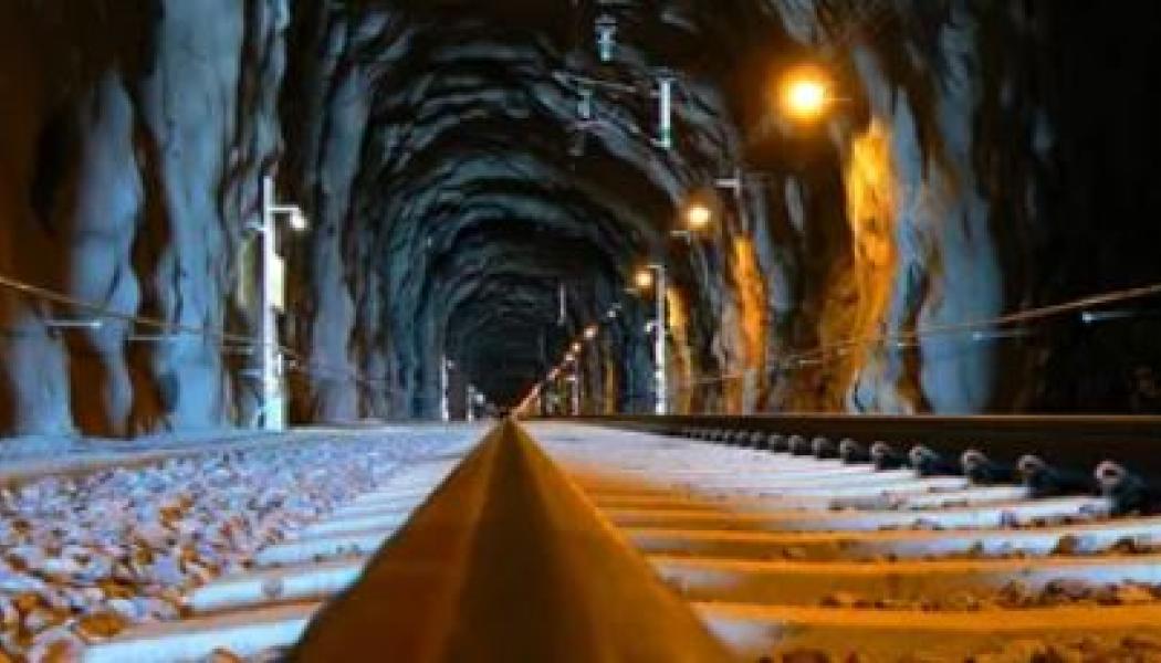 Upprustningen av kontaktledningsanläggningen planeras vara klar hösten 2024. Källa: Trafikverket