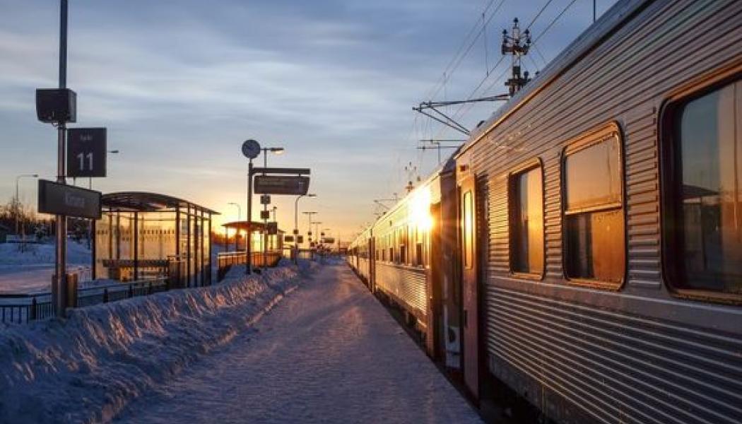 Både resande och lönsamhet försämrades för den upphandlade järnvägstrafiken under 2023. Foto: Adobe Stock/Transportstyrelsen