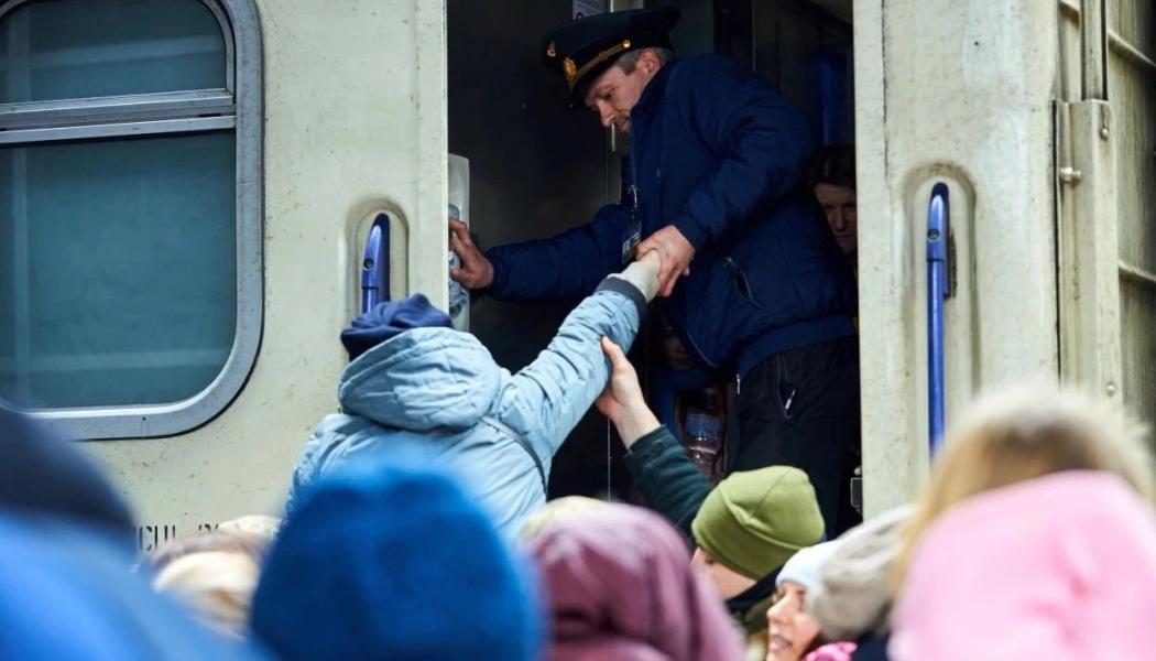 Europeiska investeringsbanken (EIB), Europeiska unionens bank, och det statliga ukrainska järnvägsbolaget Ukrzaliznytsia har undertecknat ett avtal om EU-stöd värt 6,7 miljoner euro i Kiev. Foto: Ukrzaliznytsia