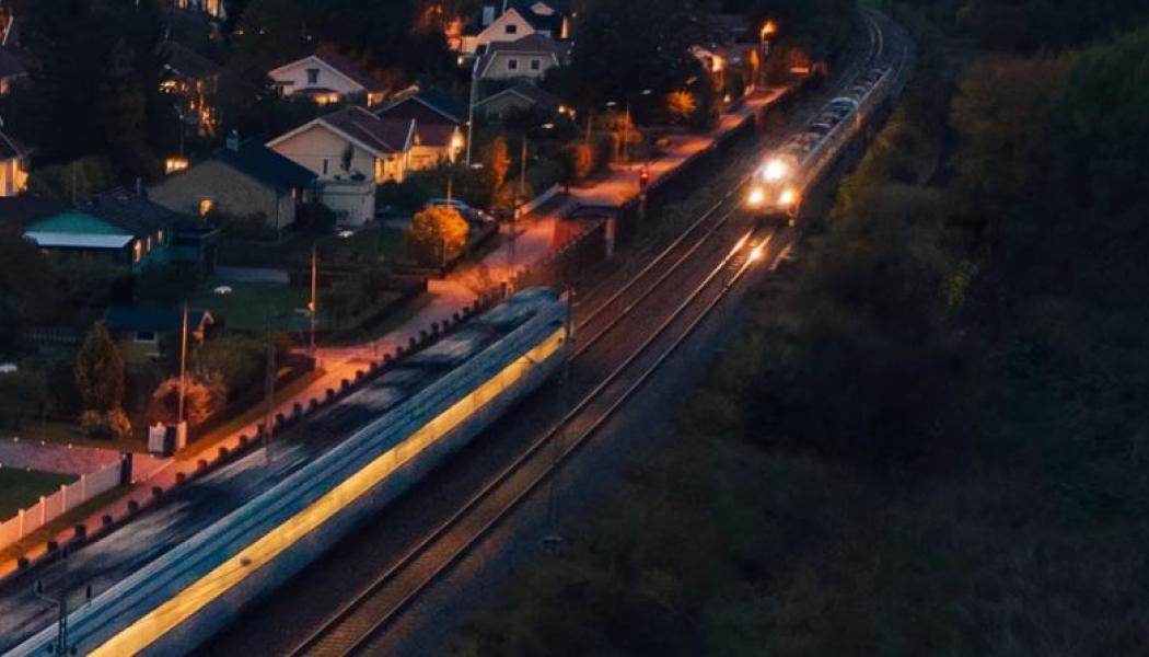 Väg 70, Kumla kyrkby, planskild korsning med järnväg. Foto: Trafikverket