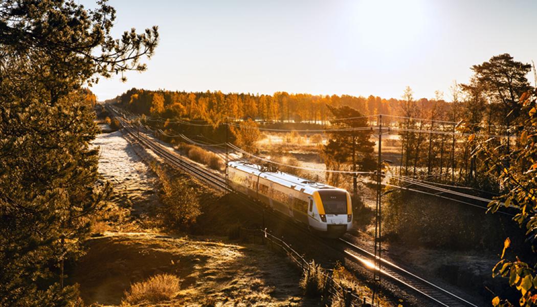 Tåg i vintrigt landskap Foto: Värmlandstrafik
