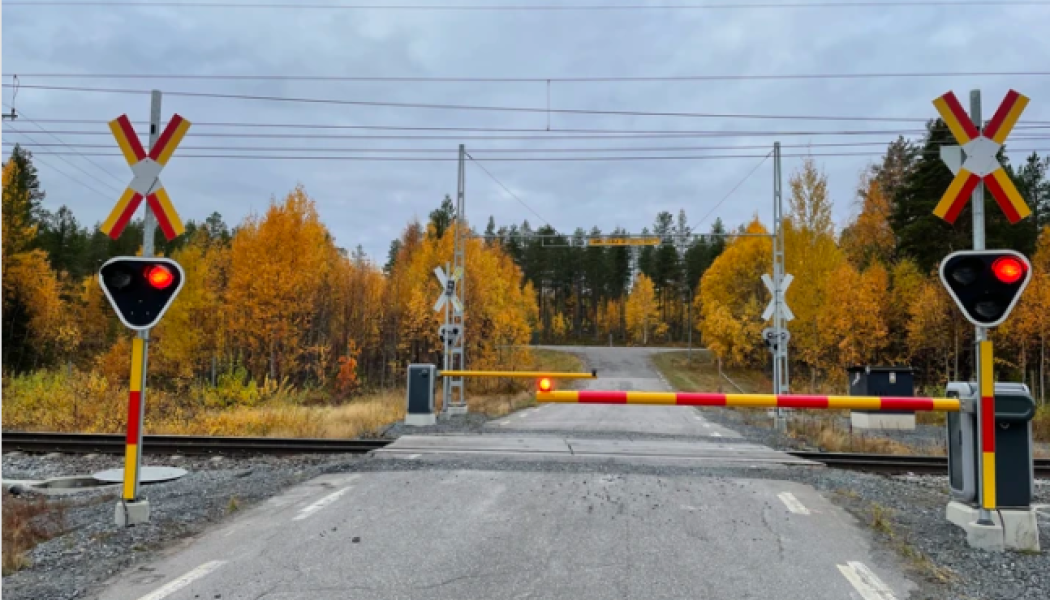 Pågående arbeten av Folkhögskolevägens järnvägsövergång. Foto: Trafikverket