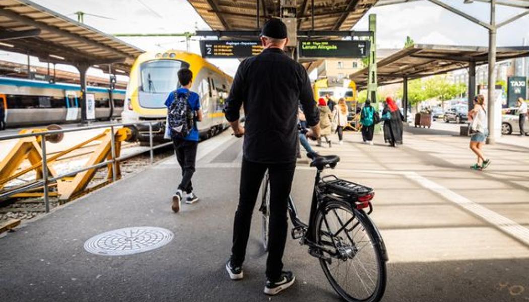 För att göra det enklare att kombinera cykel med kollektivtrafik ska Västtrafik i höst testa en ny lösning ombord på fyra Västtåg. Fotograf: Eddie Löthman