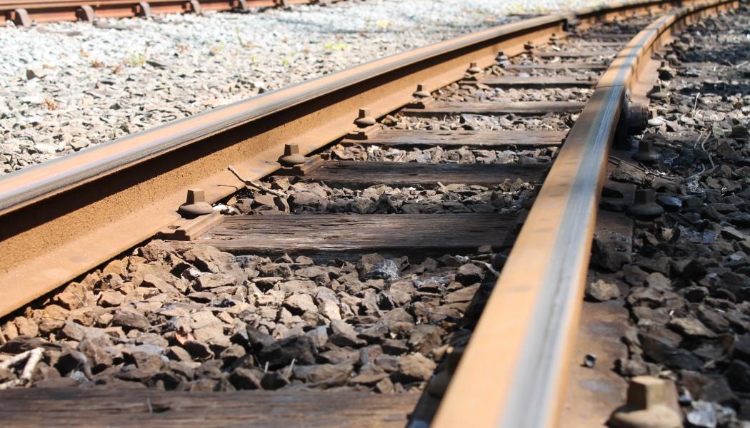 Vossloh redovisar en lägre halvårsvinst och högre skulder. Foto: bales photography /unsplash