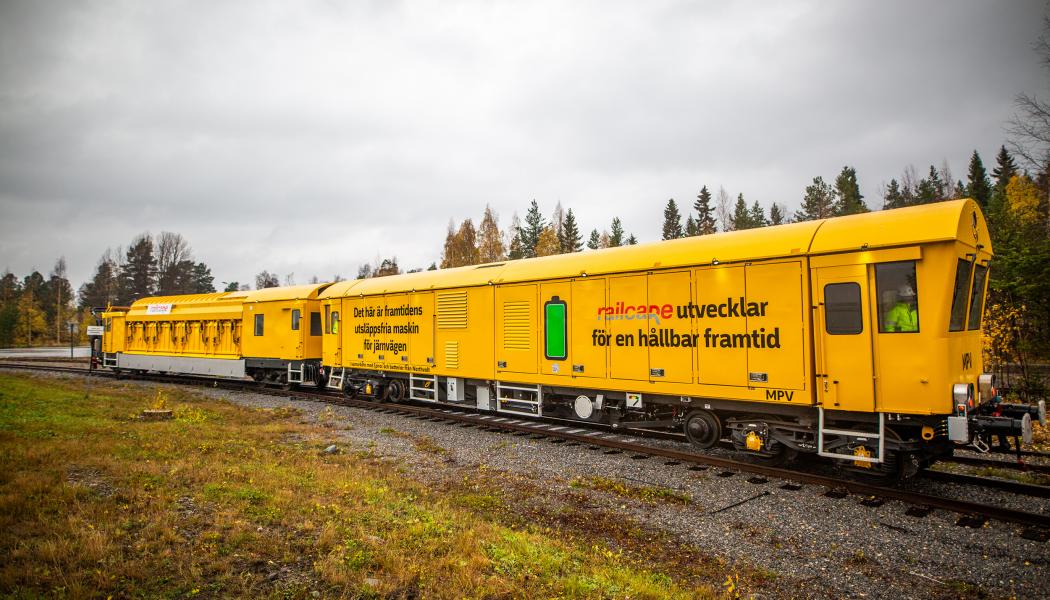 Underhållsmaskinen MPV kan nu avropas av Trafikverket. Foto: Railcare