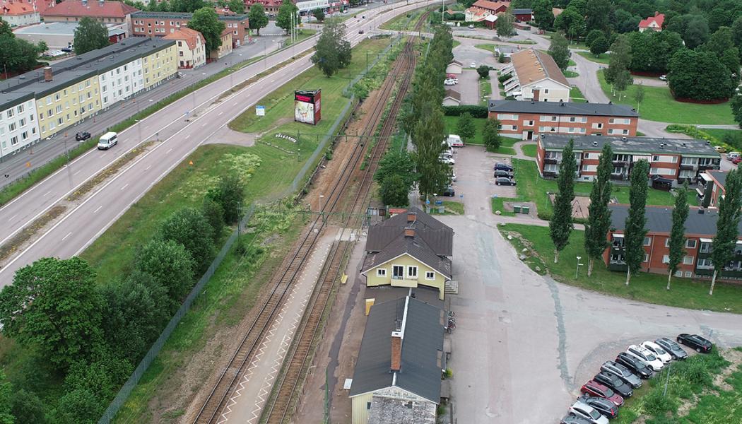 Trafikverket anlägger en ny och bättre perrong vid stationshuset i Säter. Foto: Trafikverket